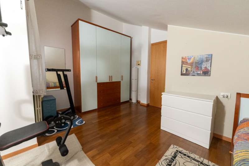 Proponiamo in vendita un raffinato duplex con un'ampia metratura di circa 150 mq, situato nella t...