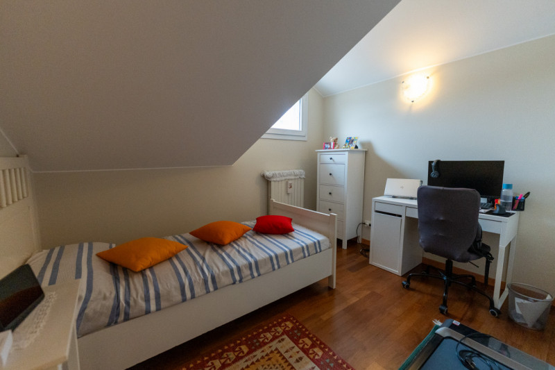 Proponiamo in vendita un raffinato duplex con un'ampia metratura di circa 150 mq, situato nella t...