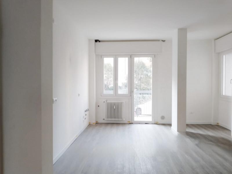 (Per INFO Mara 3481536890) A Treviso, in zona Santa Maria del Rovere, proponiamo in vendita un ma...