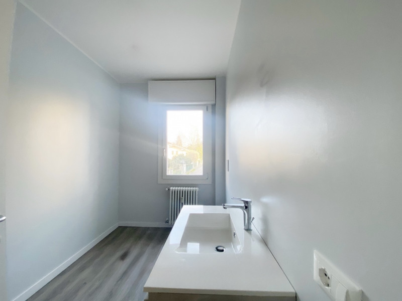 (Per INFO Mara 3481536890) A Treviso, in zona Santa Maria del Rovere, proponiamo in vendita un ma...