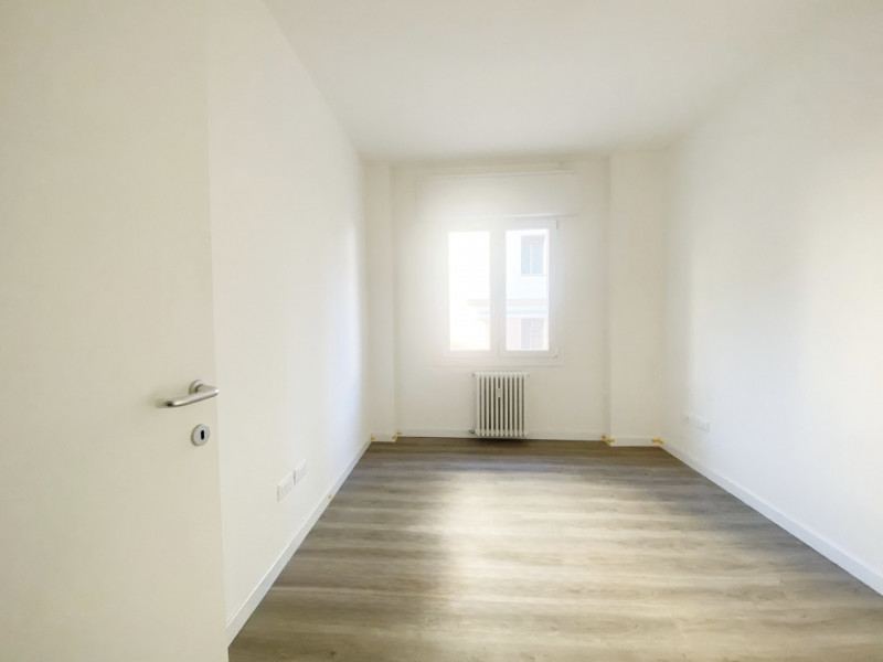 (Per INFO Mara 3481536890) A Treviso, in zona Santa Maria del Rovere, proponiamo in vendita un ma...