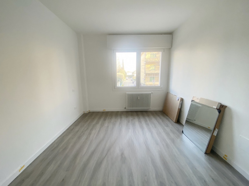 (Per INFO Mara 3481536890) A Treviso, in zona Santa Maria del Rovere, proponiamo in vendita un ma...