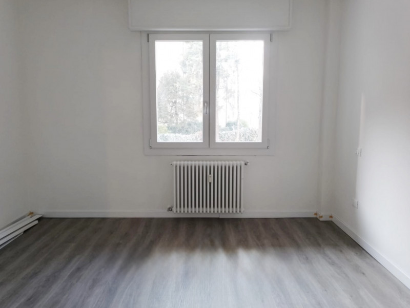 (Per INFO Mara 3481536890) A Treviso, in zona Santa Maria del Rovere, proponiamo in vendita un ma...