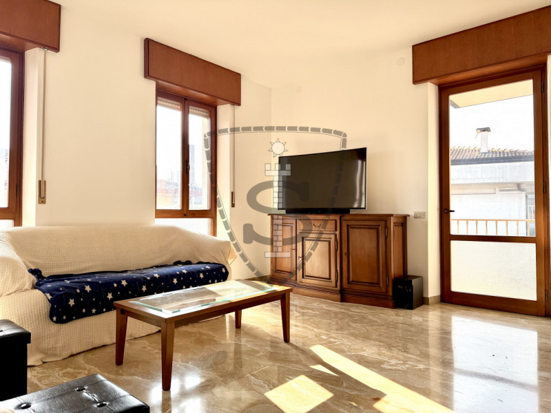 Sei alla ricerca di uno spazioso appartamento disponibile da subito? Questa soluzione a Marostica...