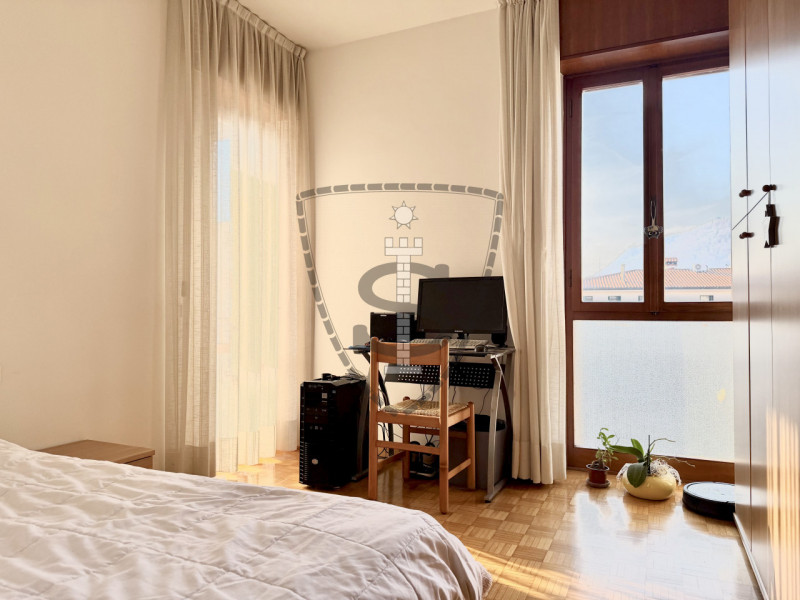 Sei alla ricerca di uno spazioso appartamento disponibile da subito? Questa soluzione a Marostica...