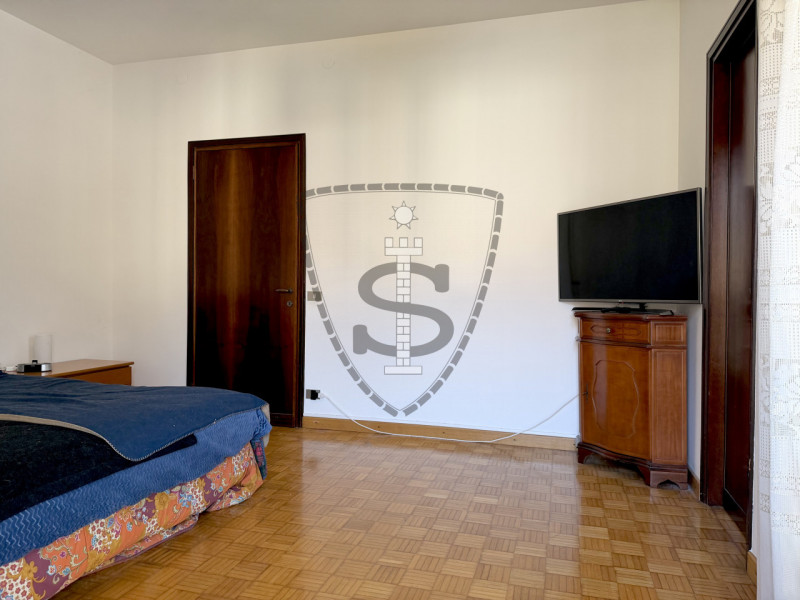 Sei alla ricerca di uno spazioso appartamento disponibile da subito? Questa soluzione a Marostica...