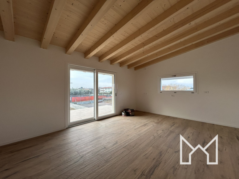 TRAVETTORE- Inserito in un quartiere chiuso e di recente costruzione, proponiamo appartamento tri...