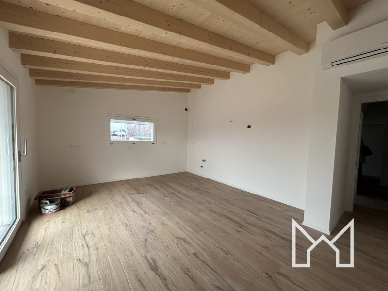 TRAVETTORE- Inserito in un quartiere chiuso e di recente costruzione, proponiamo appartamento tri...