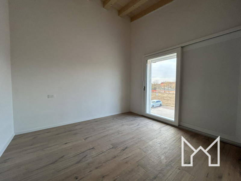 TRAVETTORE- Inserito in un quartiere chiuso e di recente costruzione, proponiamo appartamento tri...