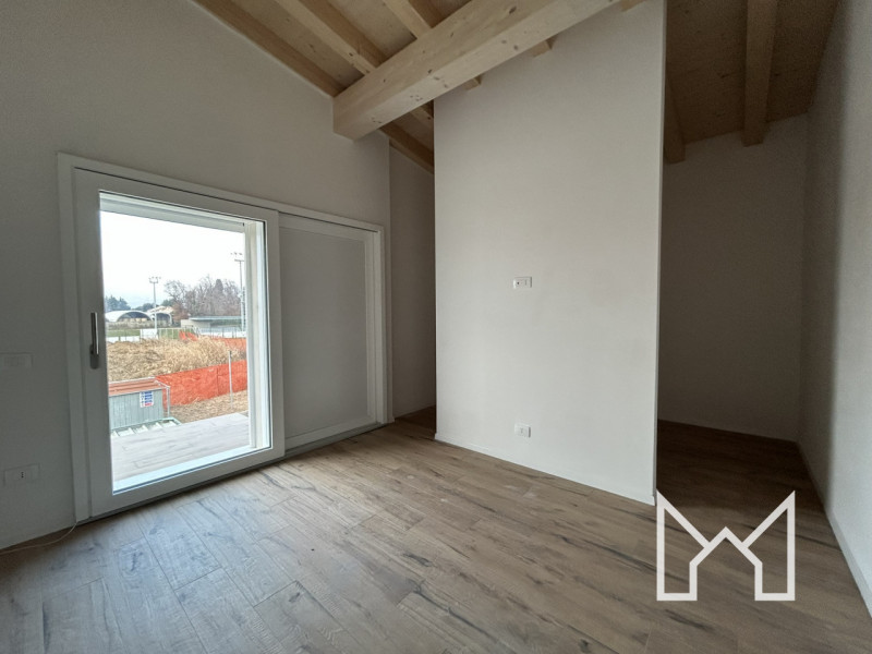 TRAVETTORE- Inserito in un quartiere chiuso e di recente costruzione, proponiamo appartamento tri...