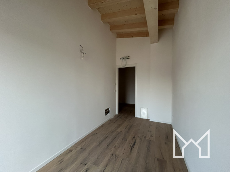 TRAVETTORE- Inserito in un quartiere chiuso e di recente costruzione, proponiamo appartamento tri...