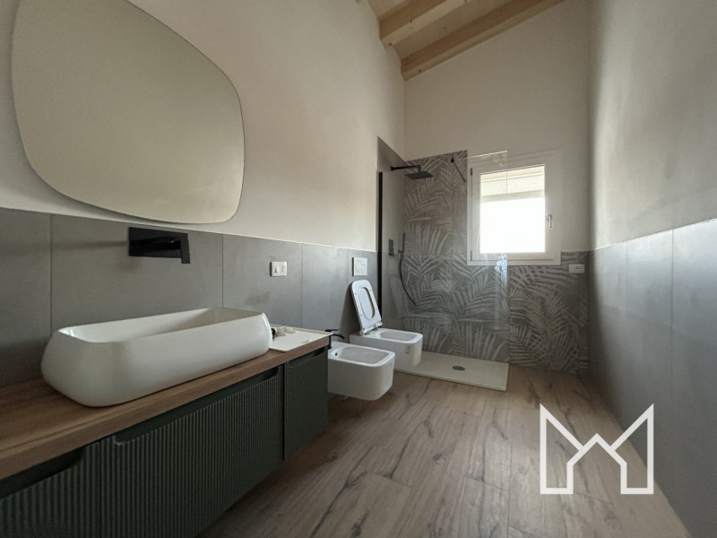 TRAVETTORE- Inserito in un quartiere chiuso e di recente costruzione, proponiamo appartamento tri...