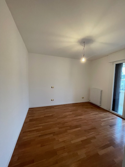 Abano Terme vendesi elegante e raffinato appartamento al primo ed ultimo piano in contesto di sol...