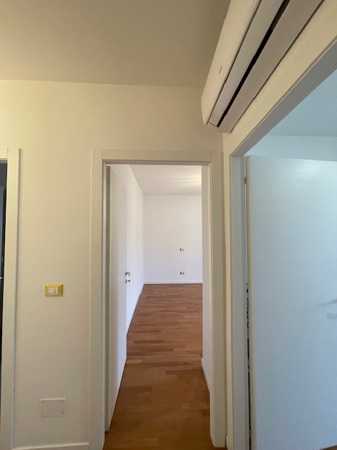 Abano Terme vendesi elegante e raffinato appartamento al primo ed ultimo piano in contesto di sol...