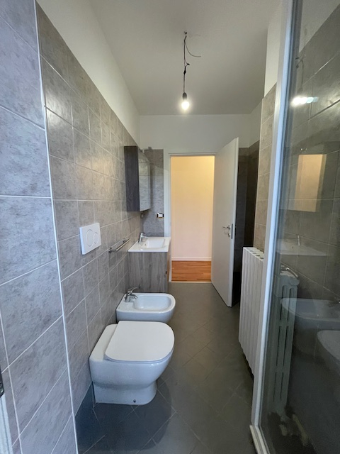 Abano Terme vendesi elegante e raffinato appartamento al primo ed ultimo piano in contesto di sol...