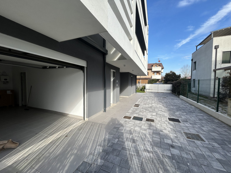 In una delle aree più ambite di Padova, nel cuore di Madonna Pellegrina, prende vita un raffinato...