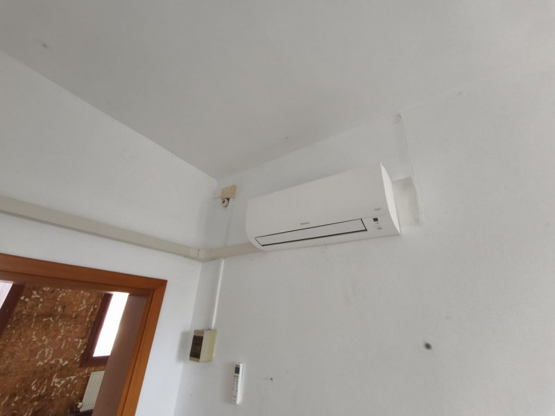 Proponiamo in vendita un ampio appartamento trilocale di 113 mq. (dei quali 94 mq. di appartament...