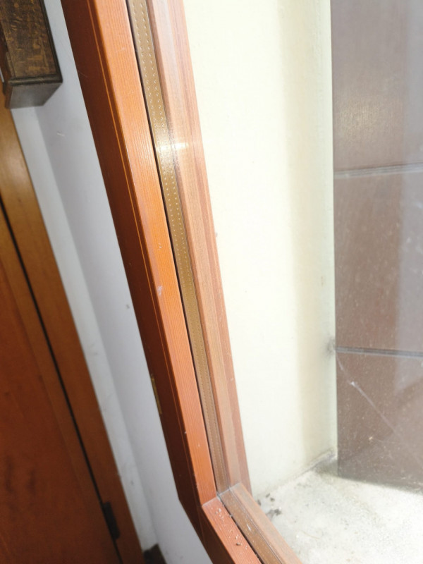 Proponiamo in vendita un ampio appartamento trilocale di 113 mq. (dei quali 94 mq. di appartament...