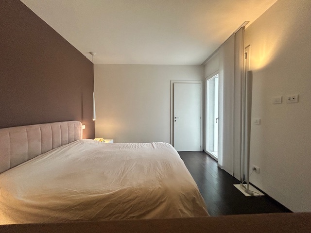 Scopri questa splendida casa a schiera di testa situata a pochi passi dal centro Castelfranco Ven...