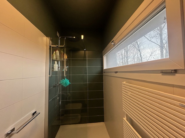 Scopri questa splendida casa a schiera di testa situata a pochi passi dal centro Castelfranco Ven...