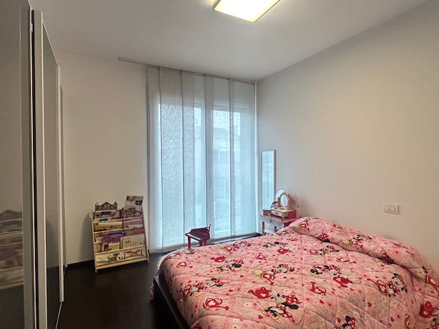 Scopri questa splendida casa a schiera di testa situata a pochi passi dal centro Castelfranco Ven...