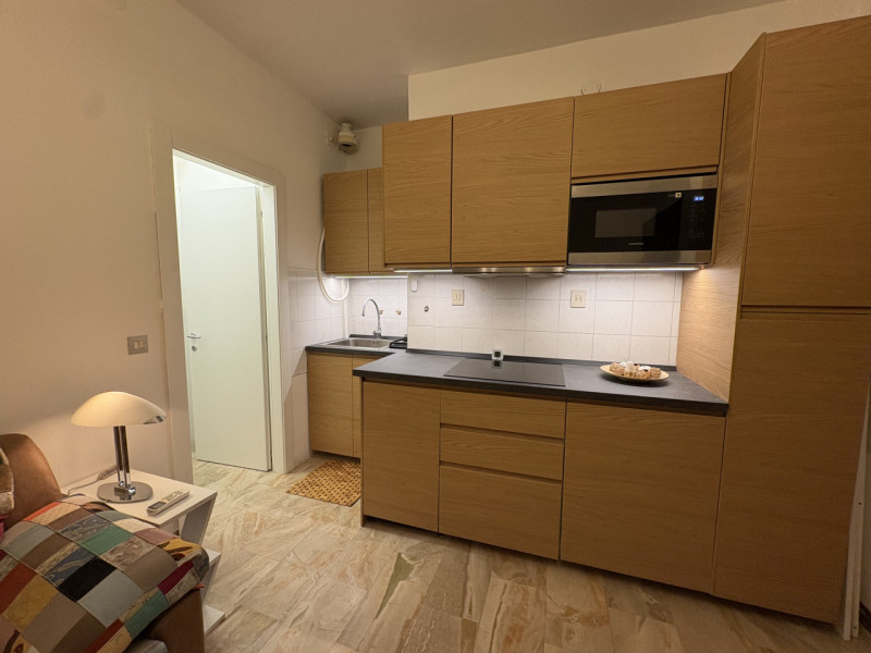 LATERALE VIA BARBARIGO - AFFITTASI, LIBERO DA SUBITO IN OTTIMO CONTESTO ABITATIVO BILOCALE COMPLE...