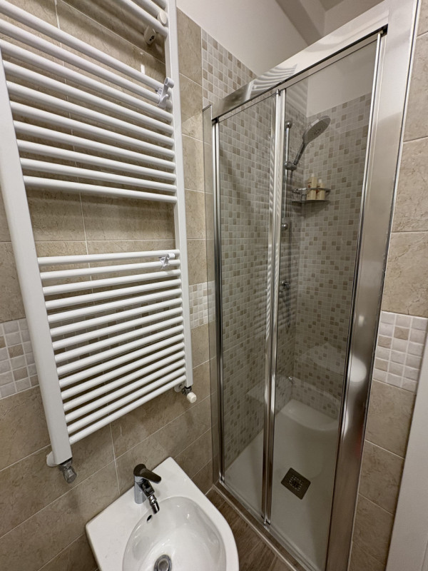 LATERALE VIA BARBARIGO - AFFITTASI, LIBERO DA SUBITO IN OTTIMO CONTESTO ABITATIVO BILOCALE COMPLE...