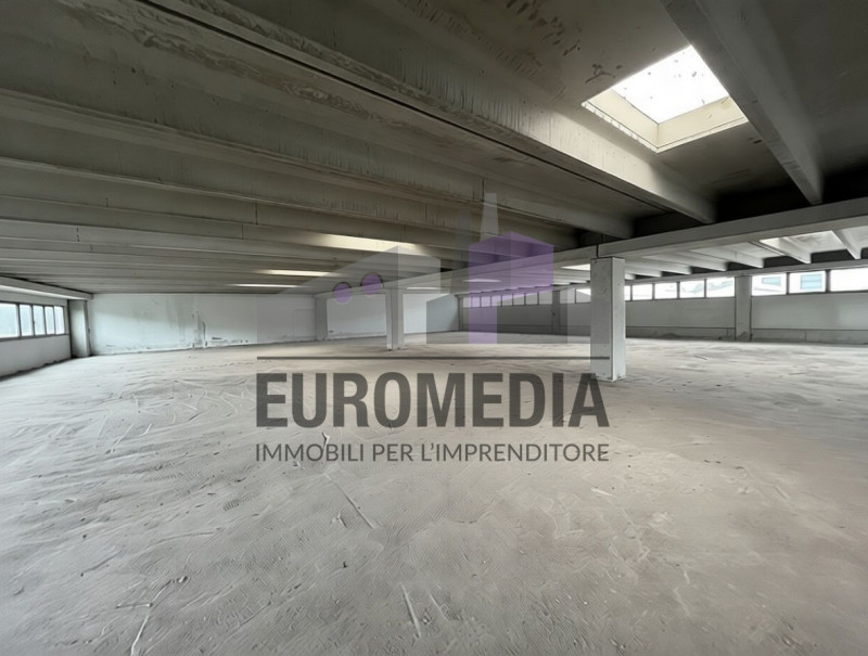 Per informazioni: 375.7062731

EUROMEDIA propone in vendita un immobile a destinazione direzional...