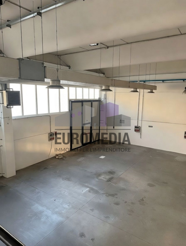 Per informazioni: 375.7062731

EUROMEDIA propone in vendita un interessante immobile a destinazio...