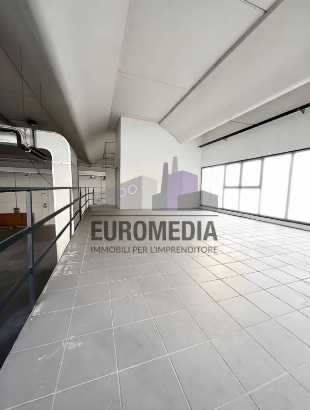 Per informazioni: 375.7062731

EUROMEDIA propone in vendita un interessante immobile a destinazio...