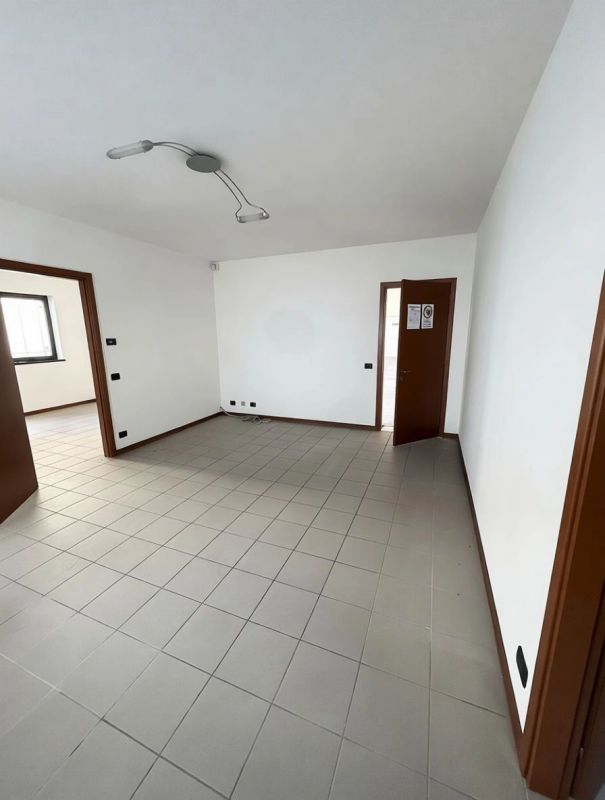 Per informazioni: 375.7062731

EUROMEDIA propone in vendita un interessante immobile a destinazio...