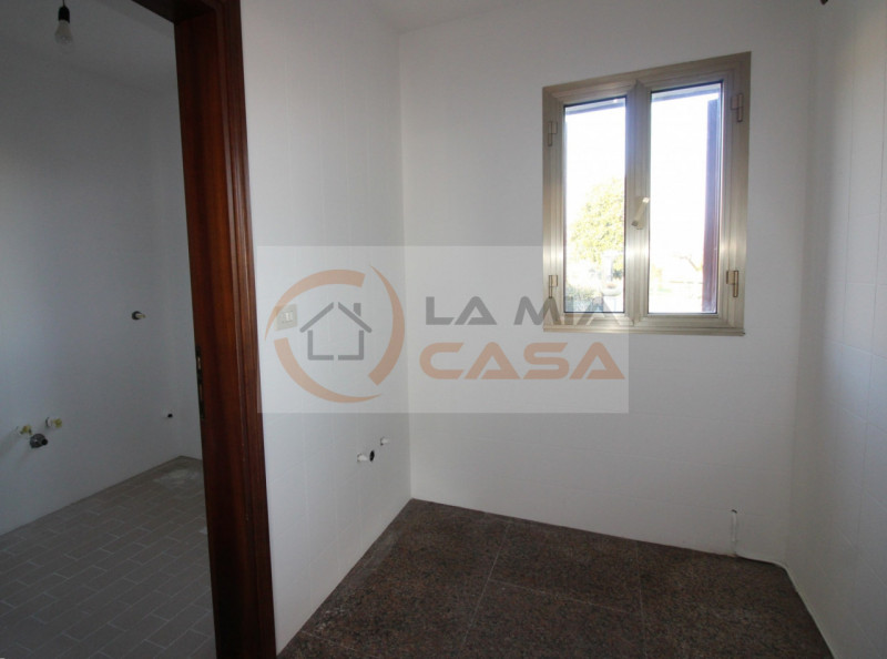 Proponiamo in vendita, nel cuore del comune di Codevigo, una rara opportunità: casa singola terra...