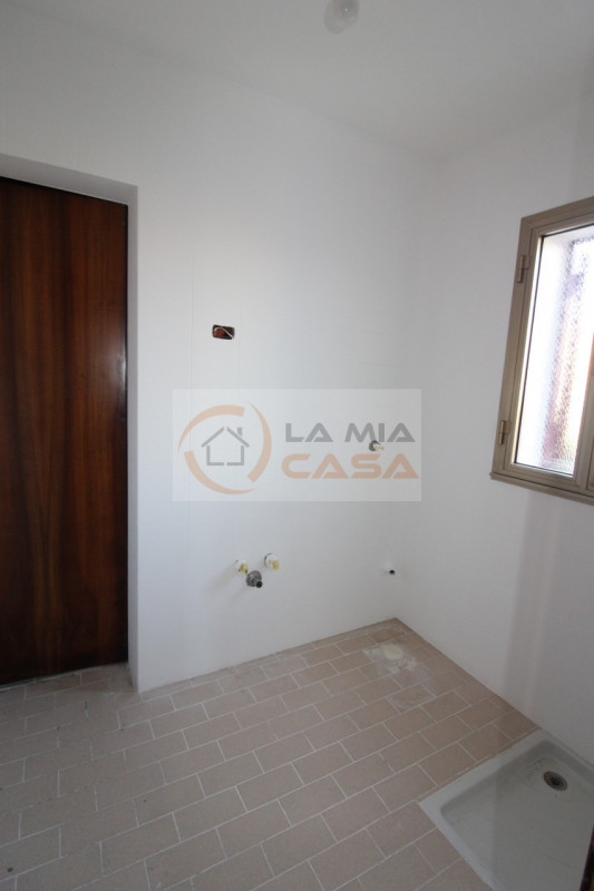 Proponiamo in vendita, nel cuore del comune di Codevigo, una rara opportunità: casa singola terra...