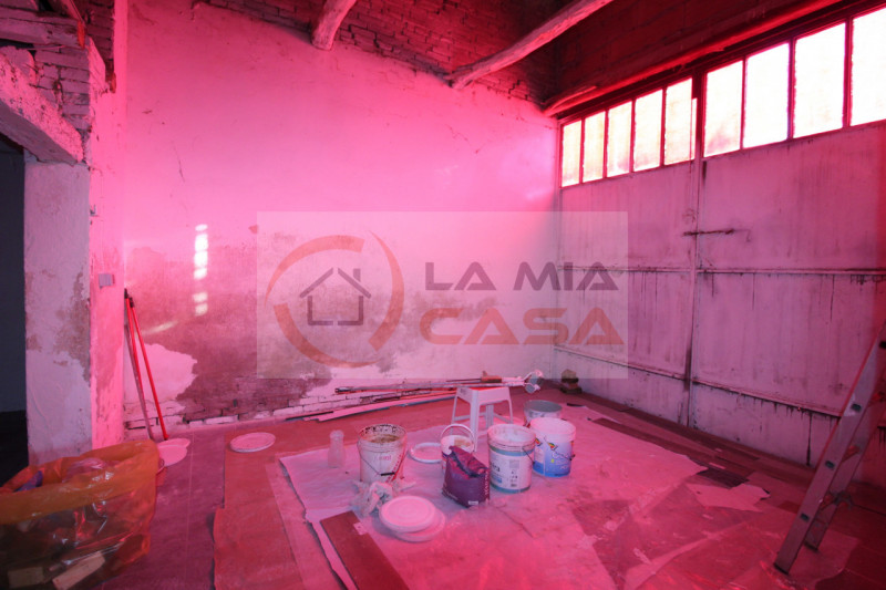 Proponiamo in vendita, nel cuore del comune di Codevigo, una rara opportunità: casa singola terra...