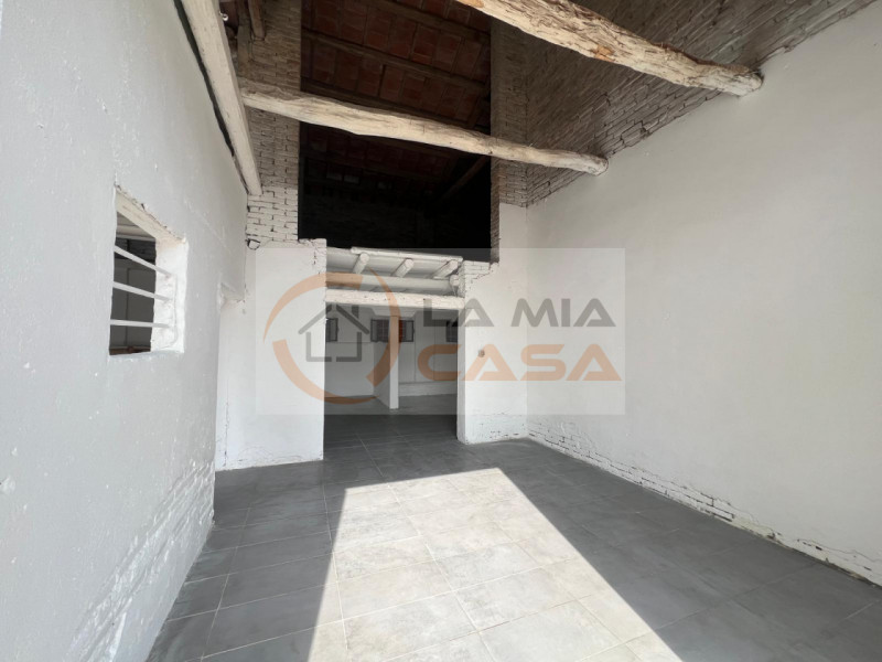 Proponiamo in vendita, nel cuore del comune di Codevigo, una rara opportunità: casa singola terra...