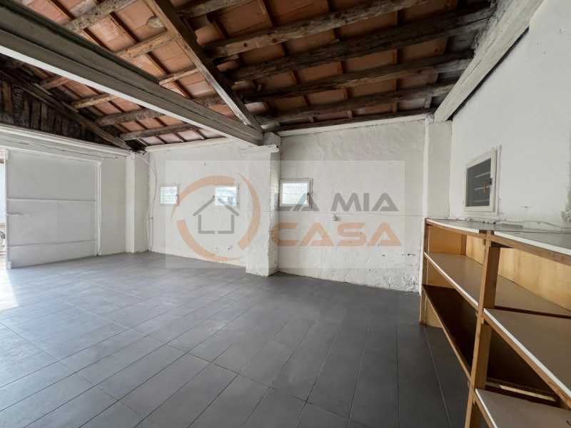 Proponiamo in vendita, nel cuore del comune di Codevigo, una rara opportunità: casa singola terra...