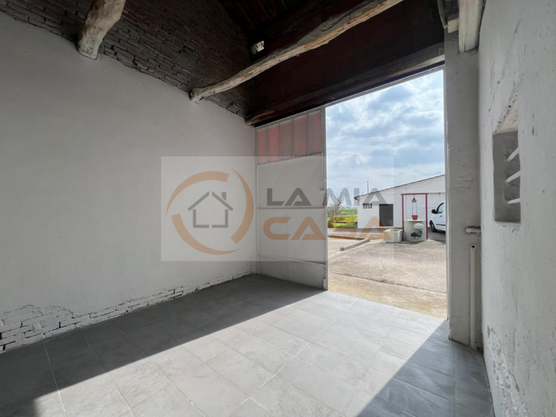 Proponiamo in vendita, nel cuore del comune di Codevigo, una rara opportunità: casa singola terra...