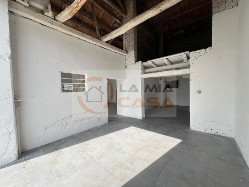 Proponiamo in vendita, nel cuore del comune di Codevigo, una rara opportunità: casa singola terra...