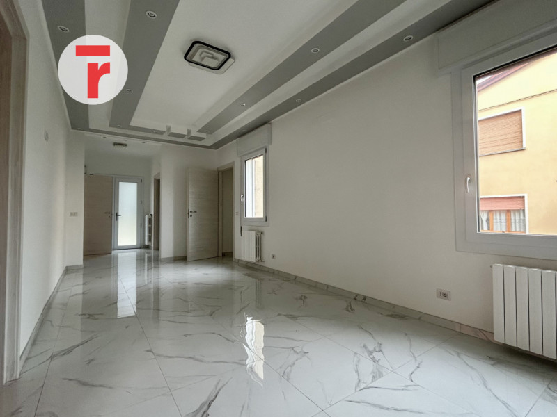 Cadoneghe - loc. Mejaniga. Immobile situato in centro a Mejaniga, a due passi dalla fermata dell'...