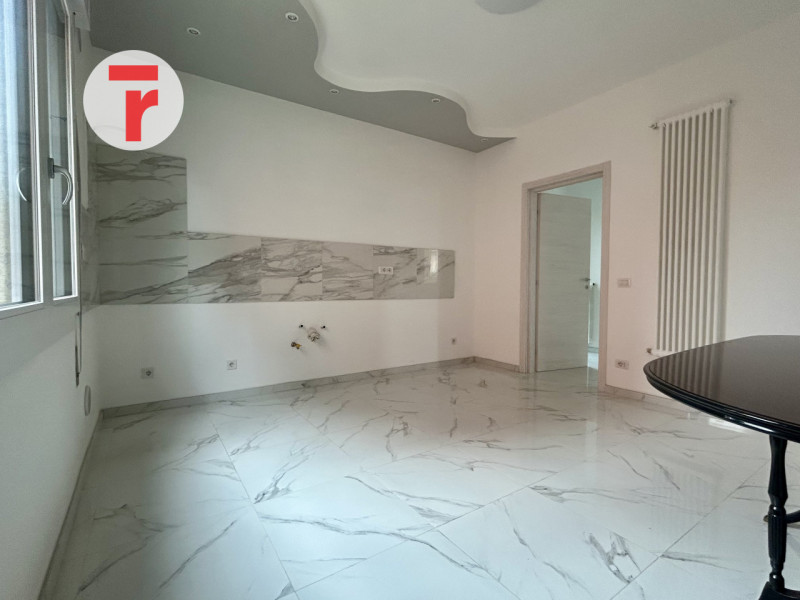 Cadoneghe - loc. Mejaniga. Immobile situato in centro a Mejaniga, a due passi dalla fermata dell'...