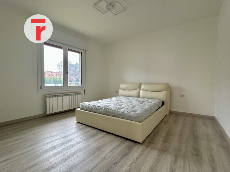 Cadoneghe - loc. Mejaniga. Immobile situato in centro a Mejaniga, a due passi dalla fermata dell'...