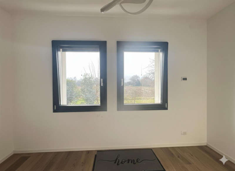 A Roncade, a pochi passi dal centro, vendiamo bellissima casa singola distribuita in un unico pia...