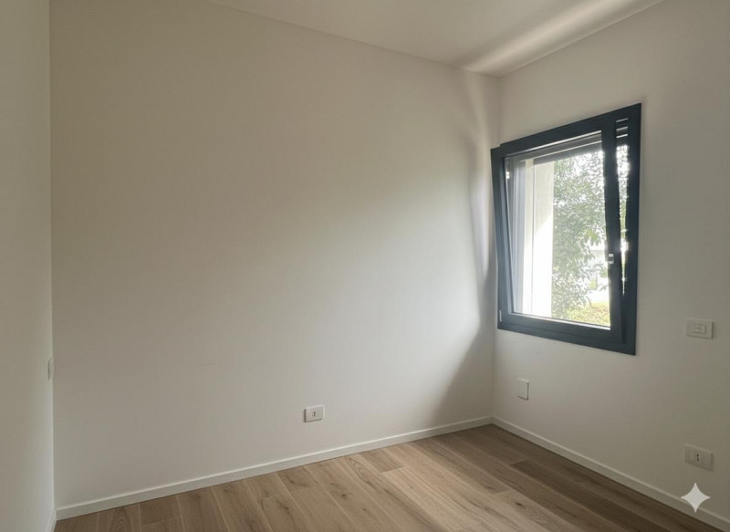 A Roncade, a pochi passi dal centro, vendiamo bellissima casa singola distribuita in un unico pia...