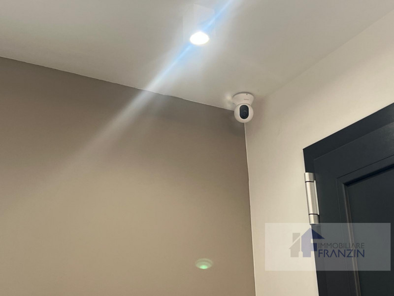 A Roncade, a pochi passi dal centro, vendiamo bellissima casa singola distribuita in un unico pia...