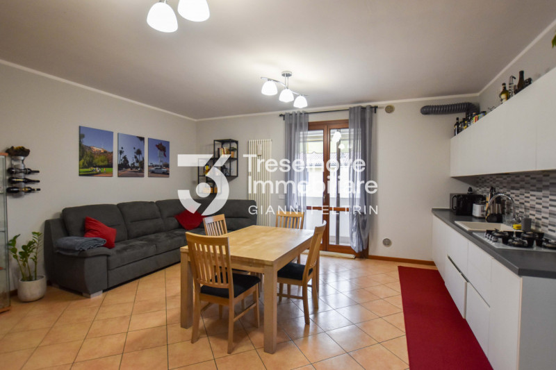 (Per INFO Feltrin Simone 3427586513) Proponiamo in vendita trilocale al primo piano a Vedelago, s...