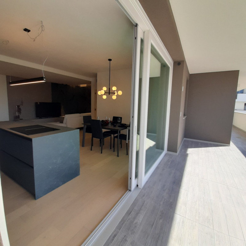 A pochi passi dalle mura storiche, proponiamo un lussuoso ATTICO con una spledida esposizione al ...