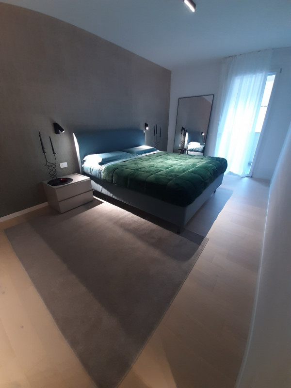 A pochi passi dalle mura storiche, proponiamo un lussuoso ATTICO con una spledida esposizione al ...