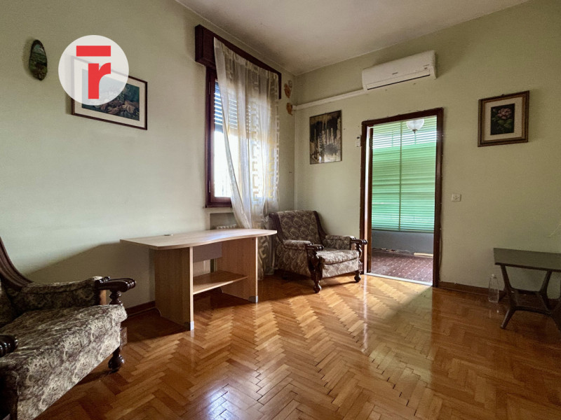 Cadoneghe - loc. Mejaniga. Immobile situato in centro a Mejaniga, a due passi dalla fermata dell'...