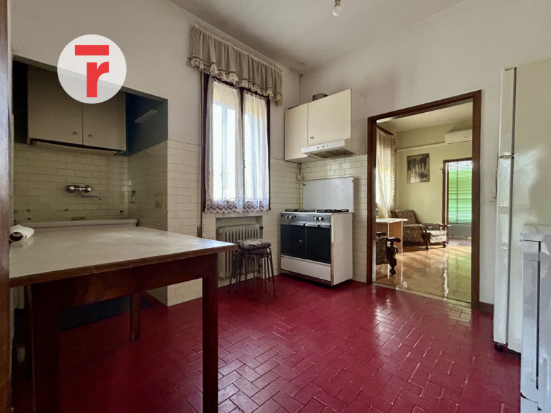 Cadoneghe - loc. Mejaniga. Immobile situato in centro a Mejaniga, a due passi dalla fermata dell'...