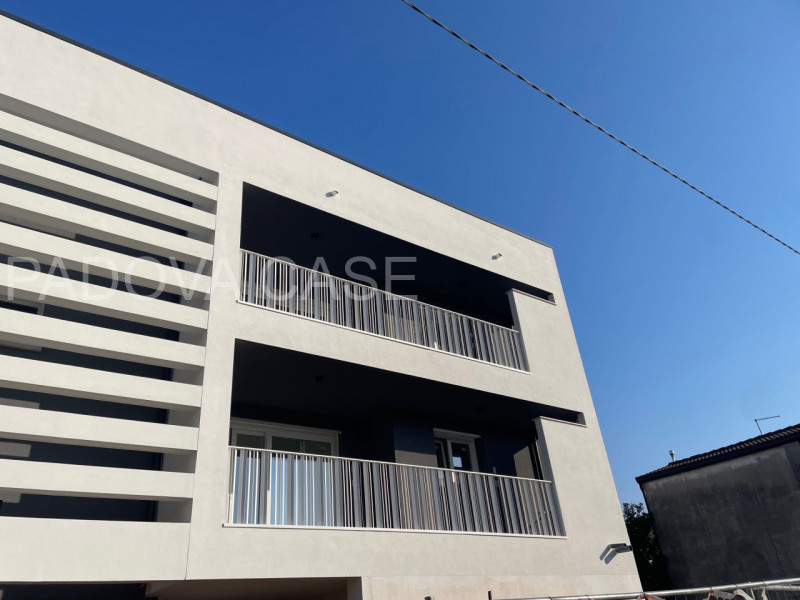 L'emozione di una Villa, la comodità di un Appartamento
Nel cuore pulsante di Madonna Pellegrina,...